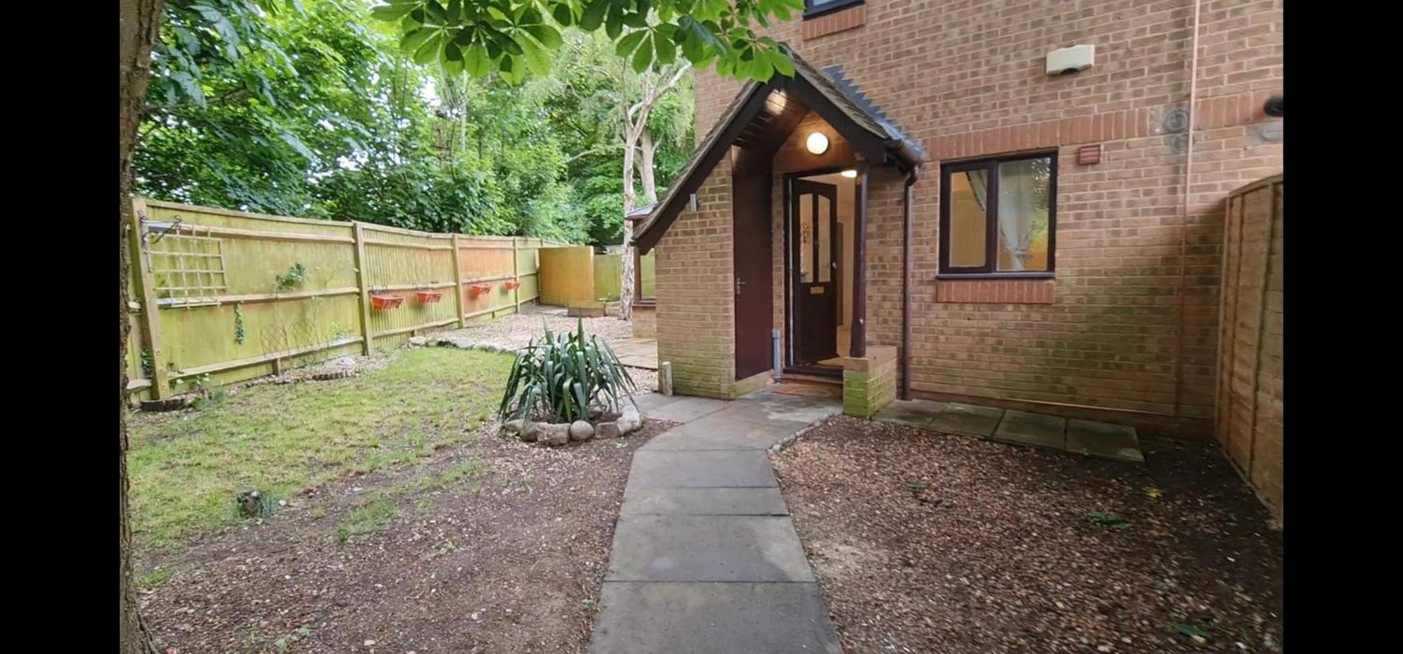 Lomond Gardens Place *
